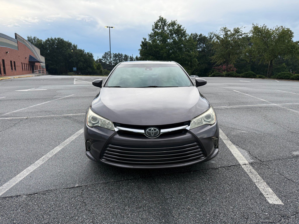 2017 Toyota Camry Image 2