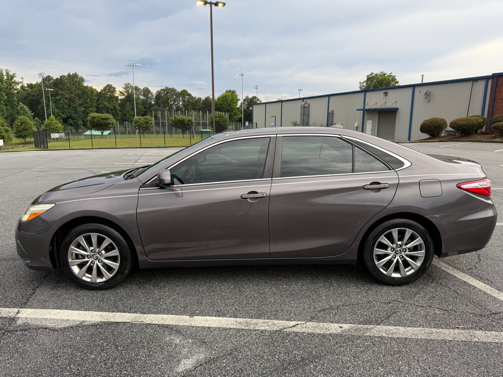 2017 Toyota Camry Image 4