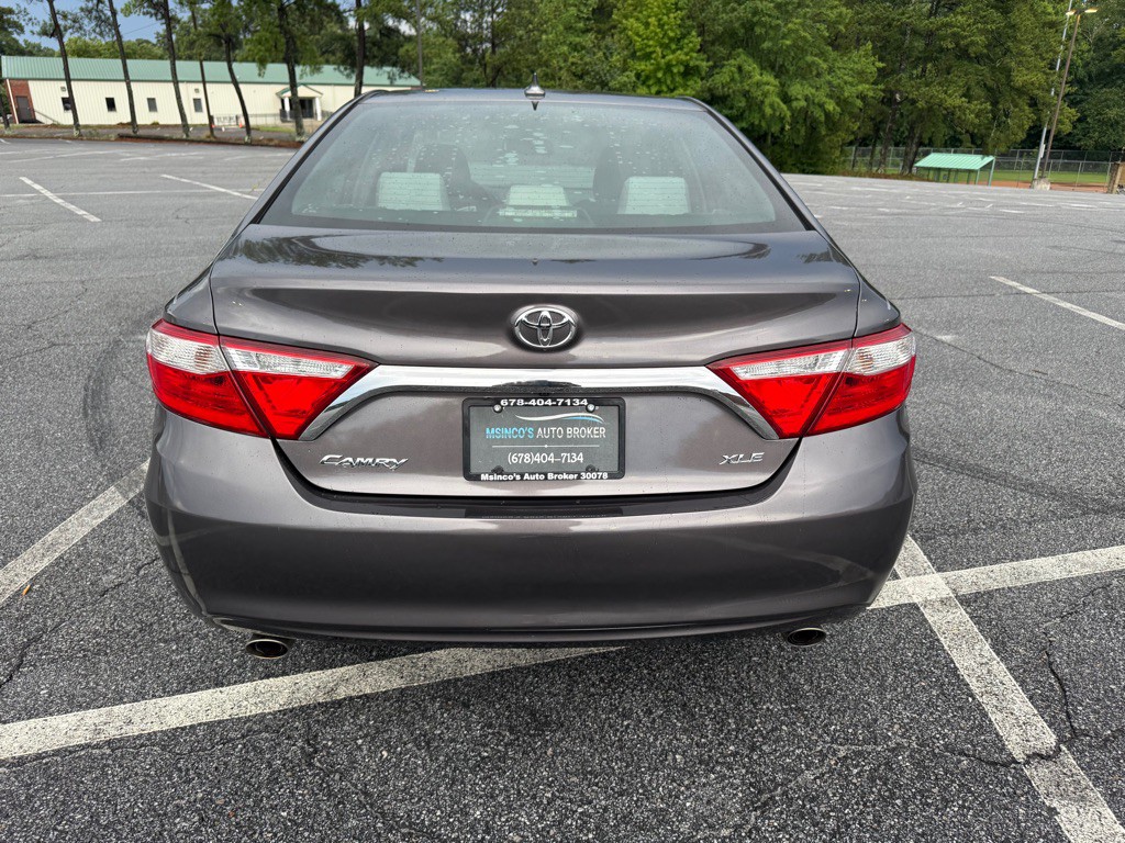 2017 Toyota Camry Image 6