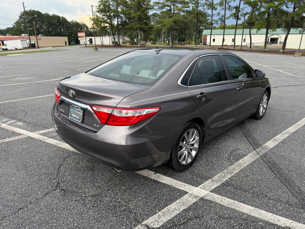 2017 Toyota Camry Image 9