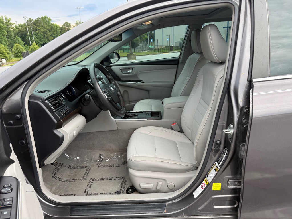 2017 Toyota Camry Image 12