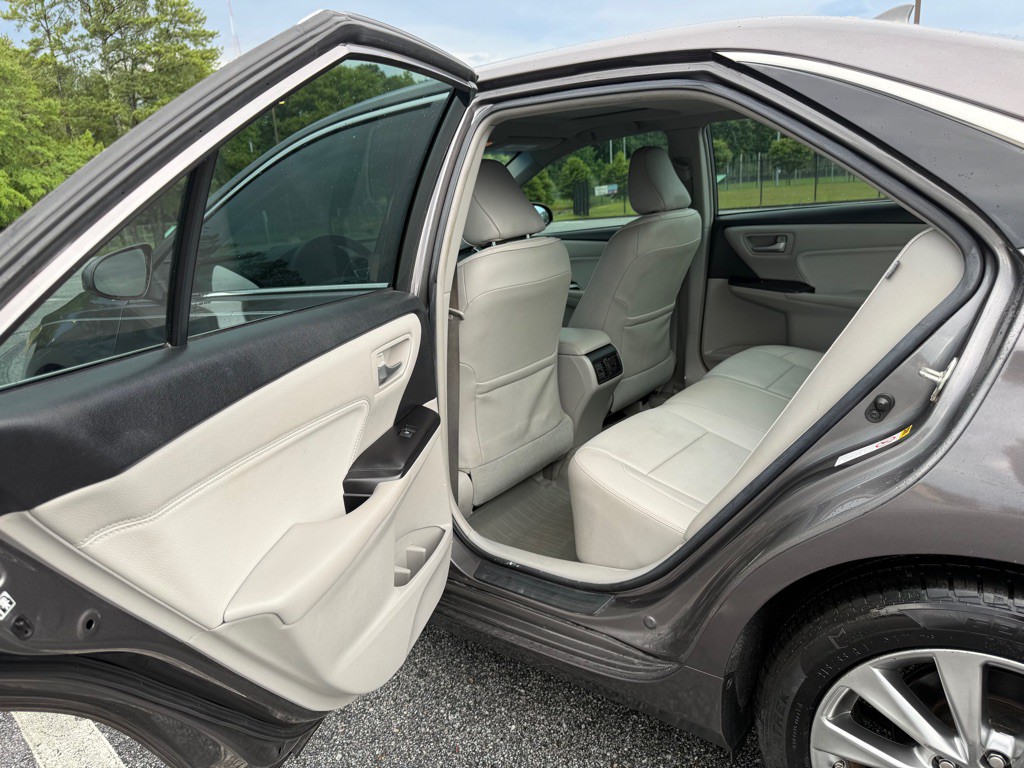 2017 Toyota Camry Image 13