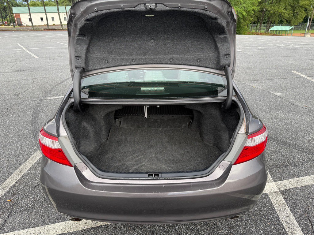2017 Toyota Camry Image 15