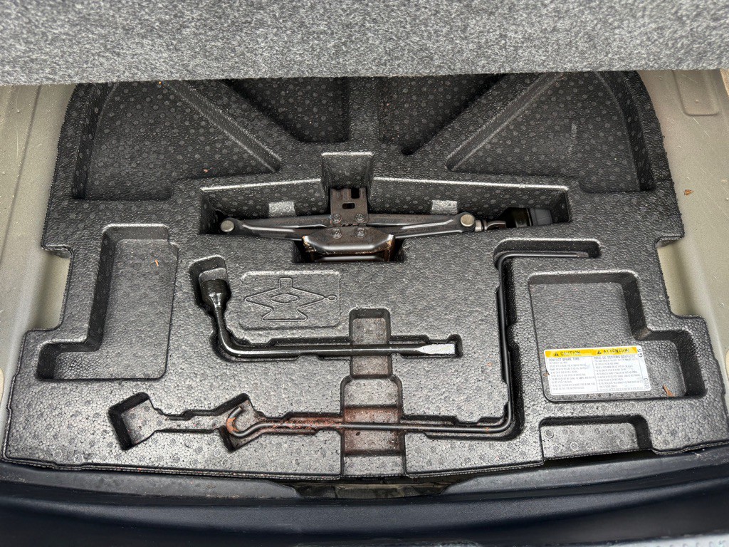 2017 Toyota Camry Image 16