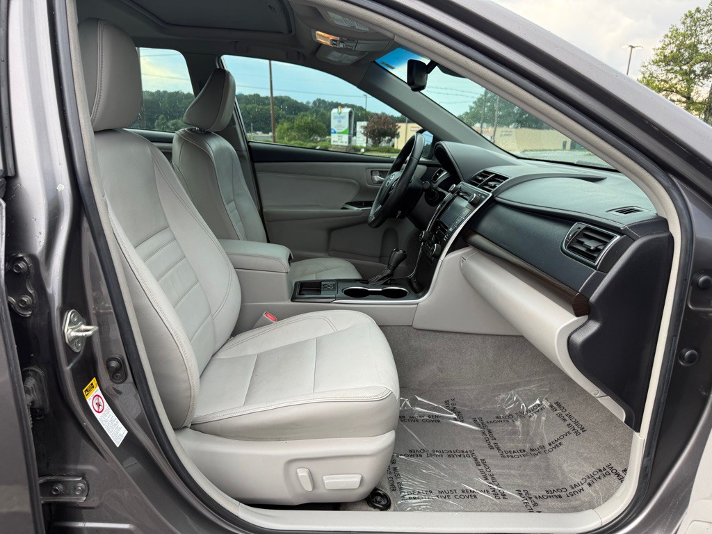 2017 Toyota Camry Image 20