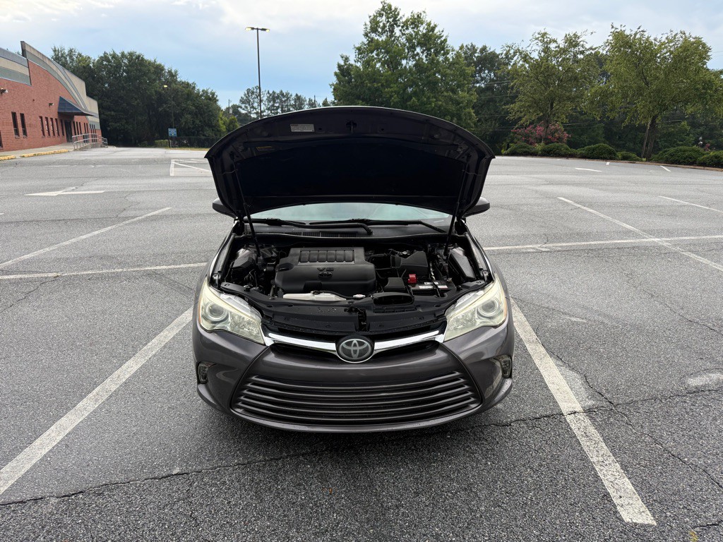 2017 Toyota Camry Image 21