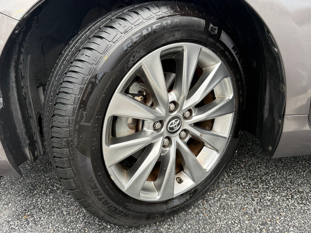 2017 Toyota Camry Image 22