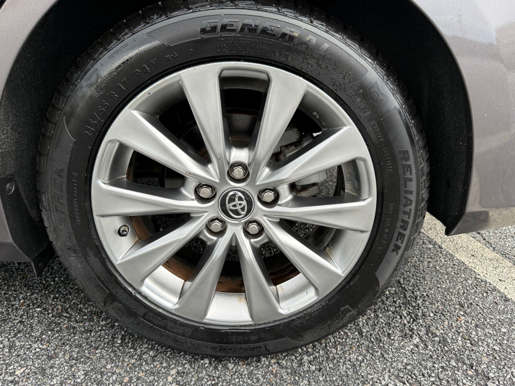 2017 Toyota Camry Image 23
