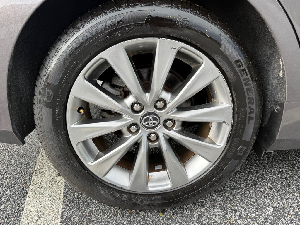 2017 Toyota Camry Image 24