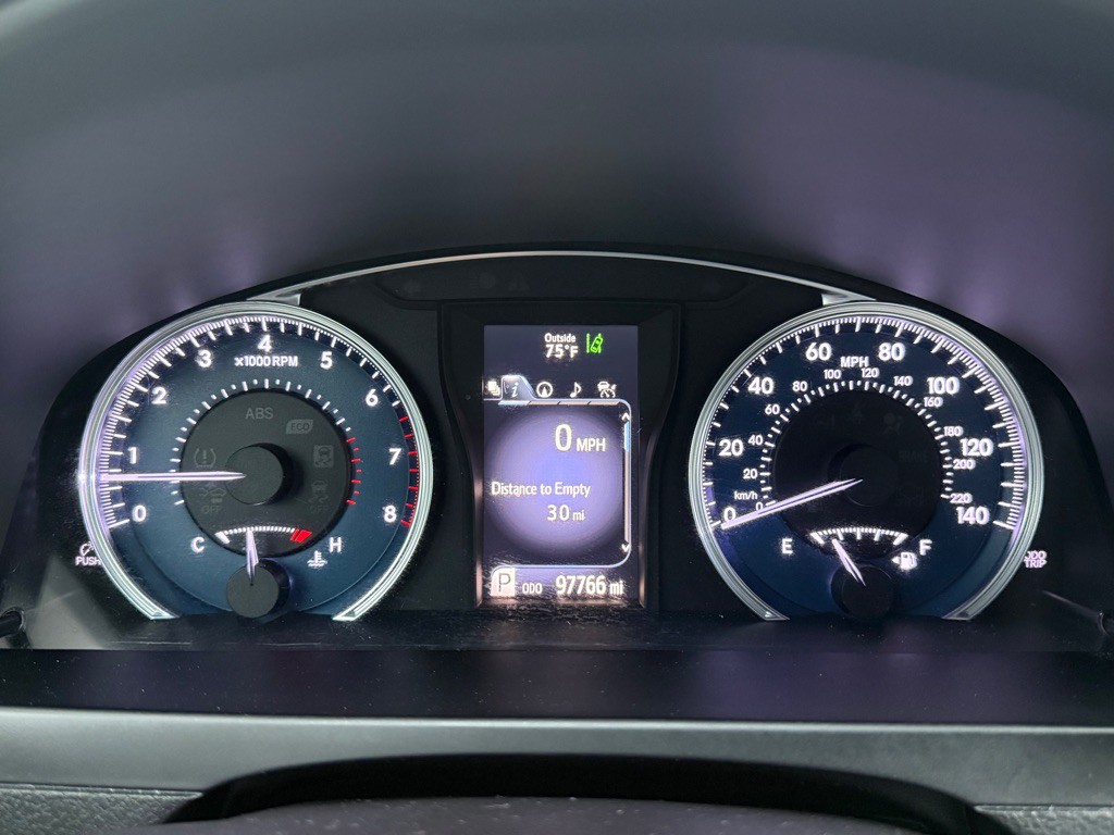 2017 Toyota Camry Image 29