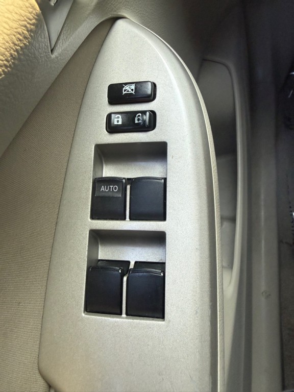 2010 Toyota Corolla Image 33