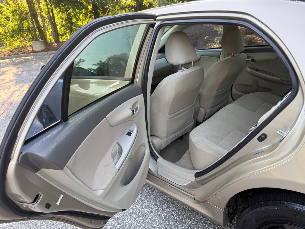 2010 Toyota Corolla Image 11