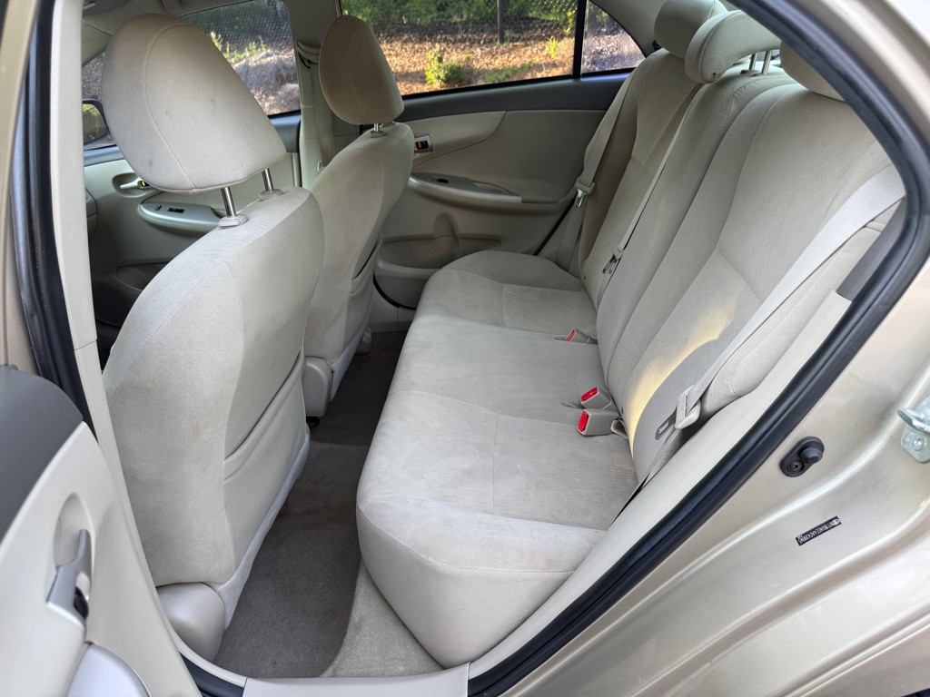 2010 Toyota Corolla Image 12