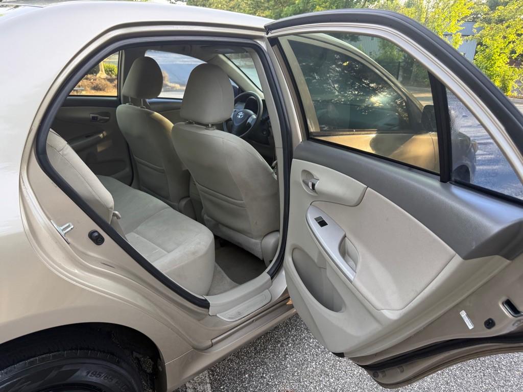 2010 Toyota Corolla Image 16