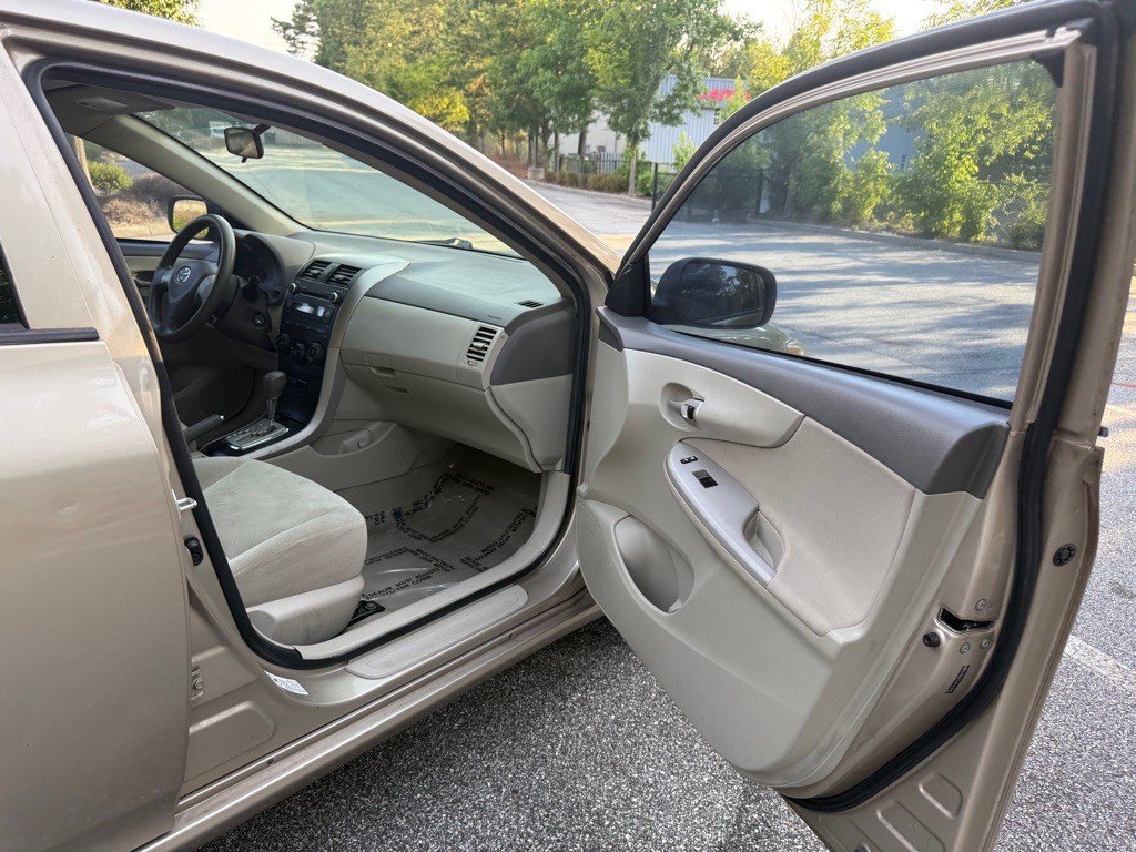 2010 Toyota Corolla Image 18
