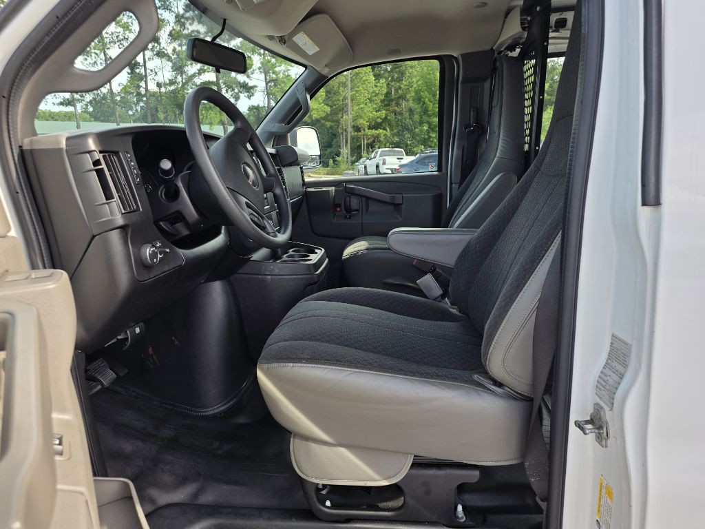 2020 GMC Savana Image 9