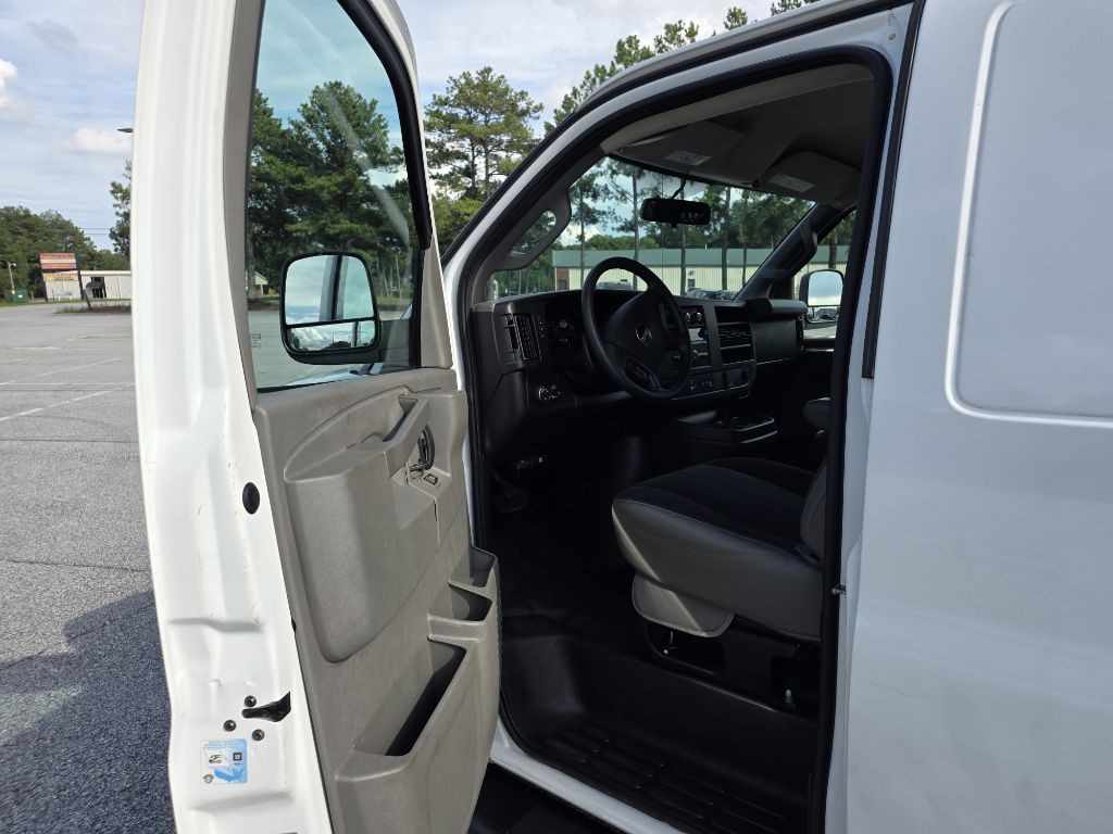 2020 GMC Savana Image 10