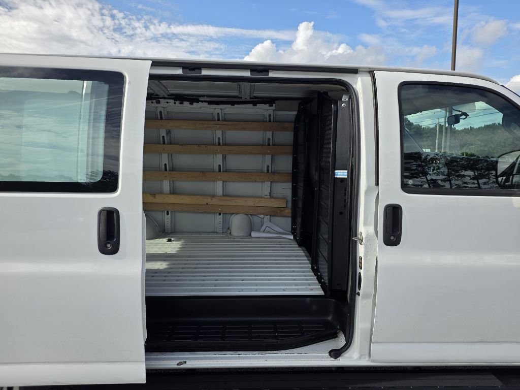 2020 GMC Savana Image 14