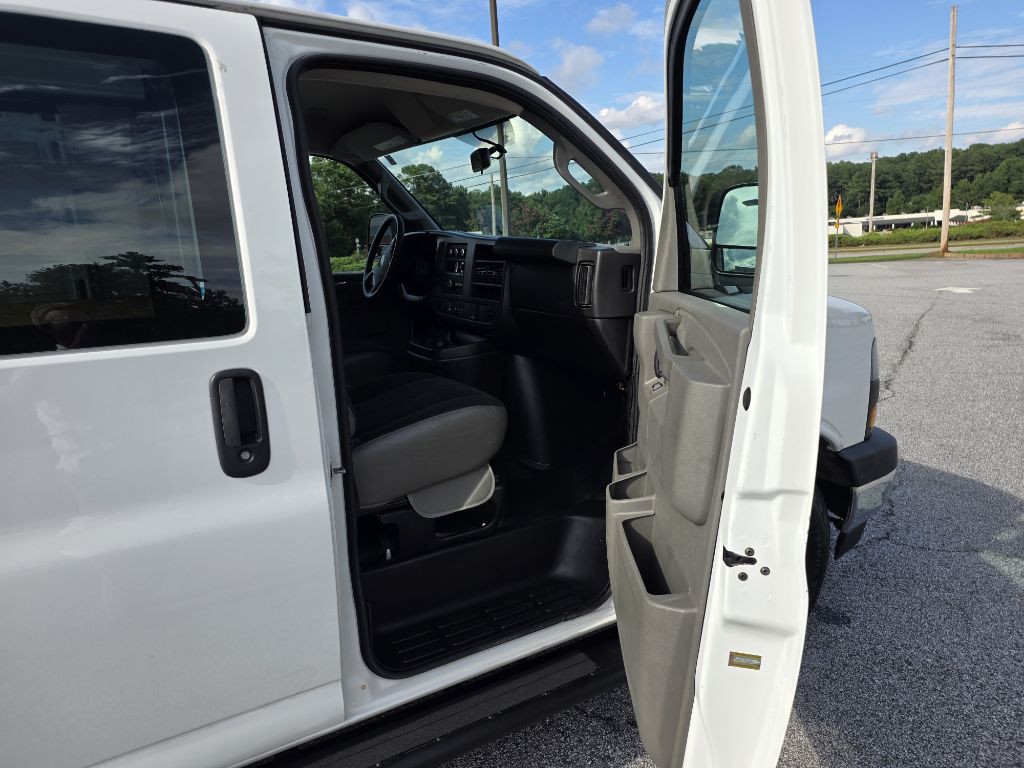 2020 GMC Savana Image 15