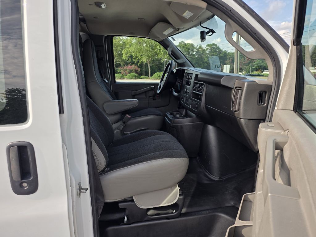 2020 GMC Savana Image 16