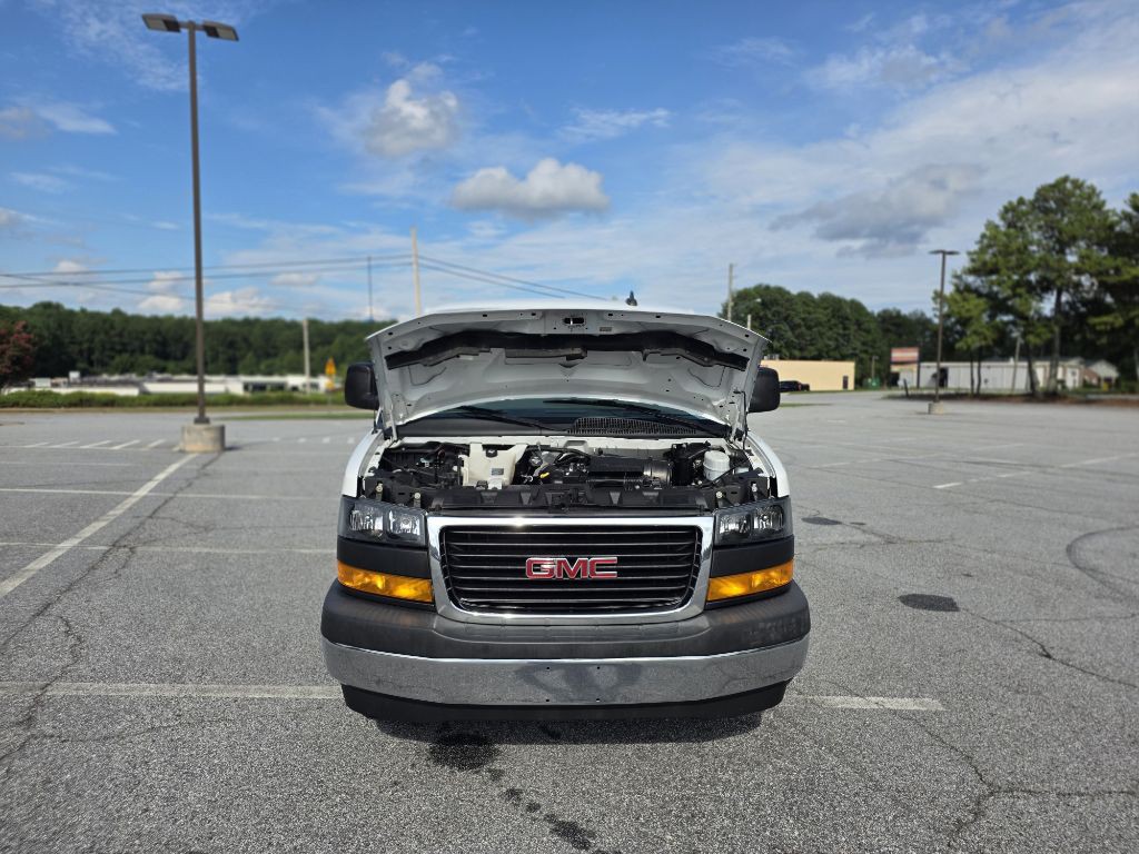 2020 GMC Savana Image 17