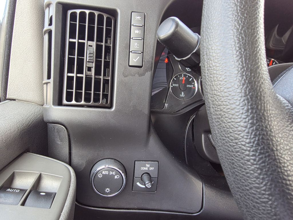 2020 GMC Savana Image 28