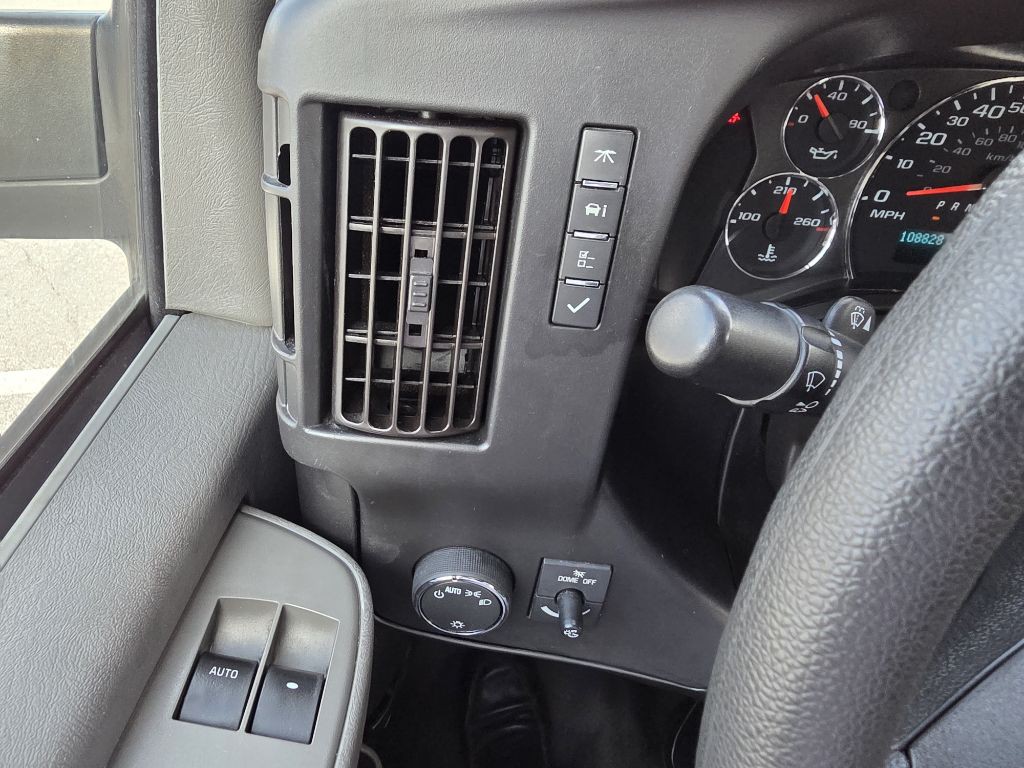 2020 GMC Savana Image 29