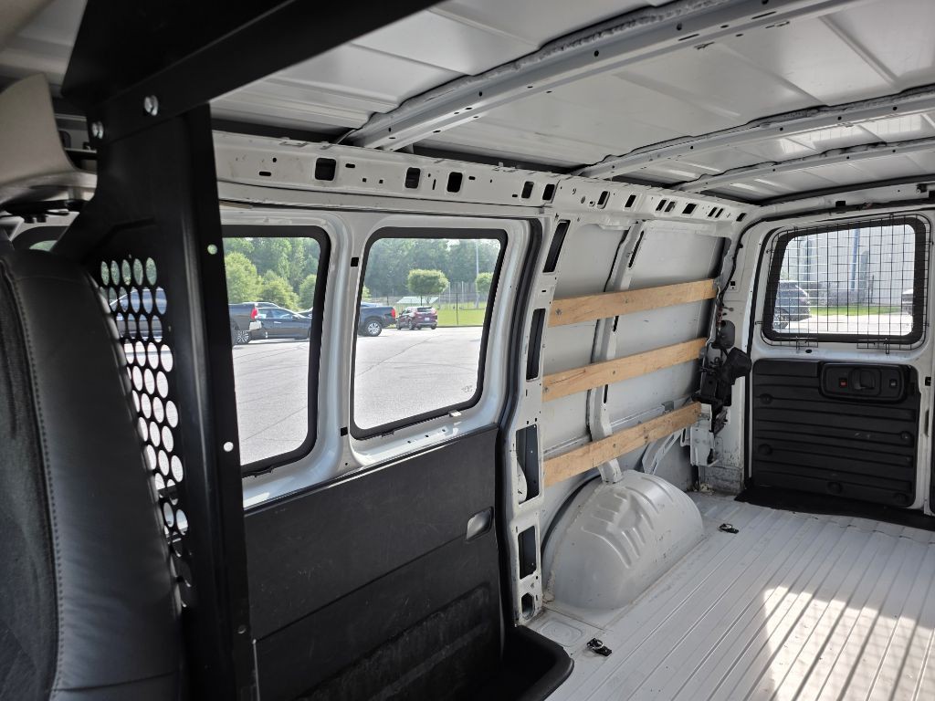 2020 GMC Savana Image 34