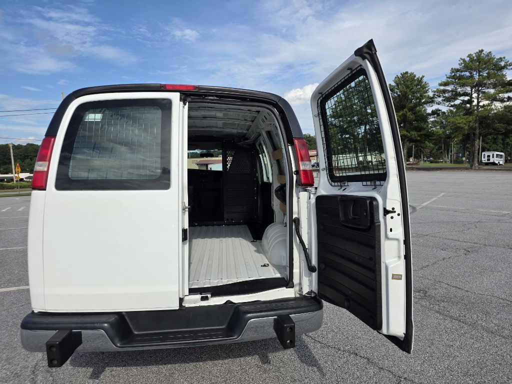2020 GMC Savana Image 35