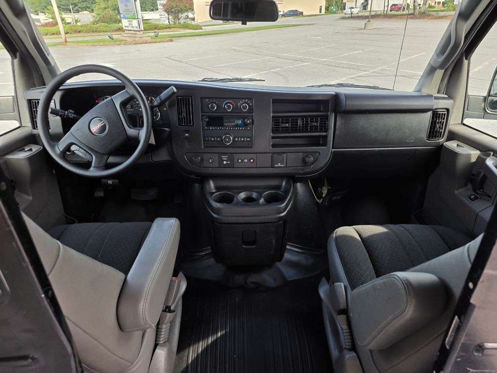 2020 GMC Savana Image 38