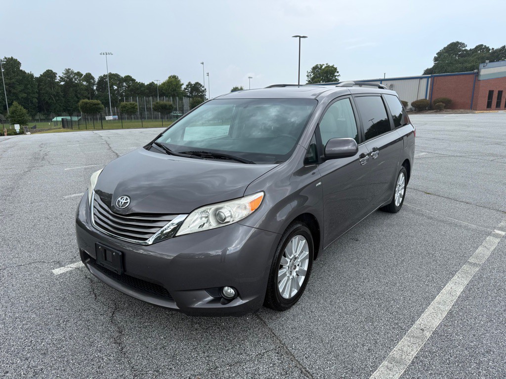 2017 Toyota Sienna Image 1