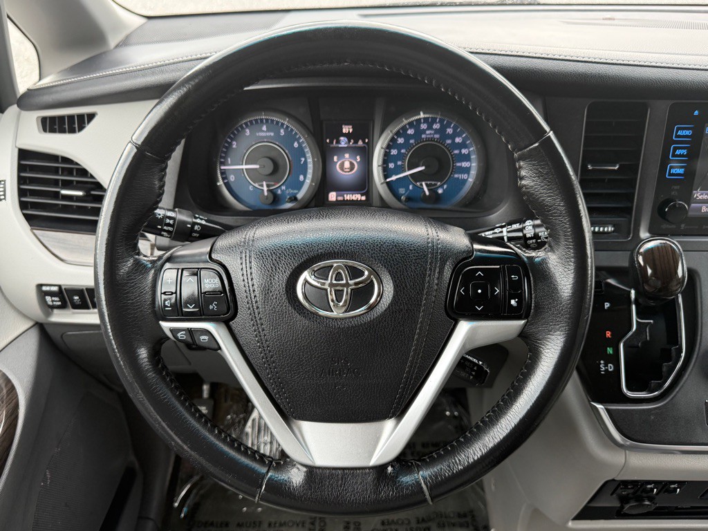 2017 Toyota Sienna Image 34