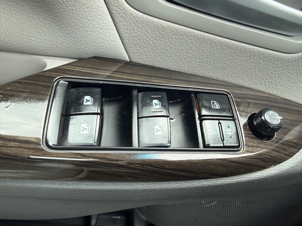 2017 Toyota Sienna Image 39