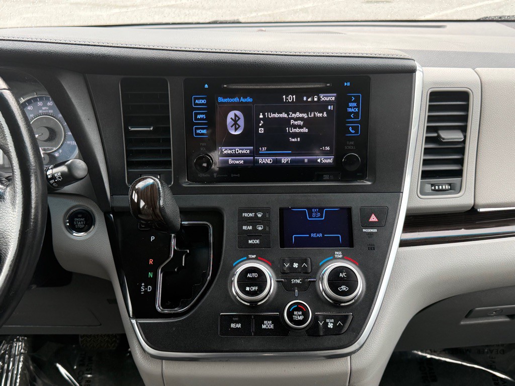 2017 Toyota Sienna Image 42
