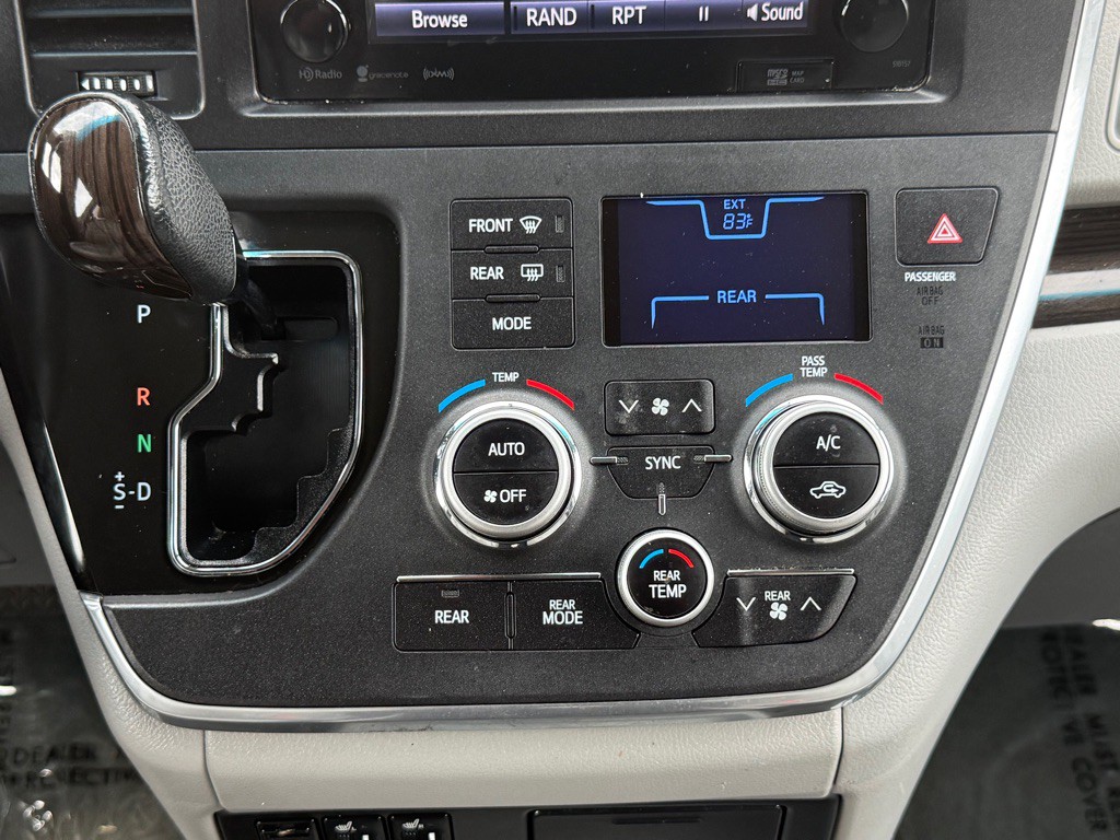 2017 Toyota Sienna Image 43