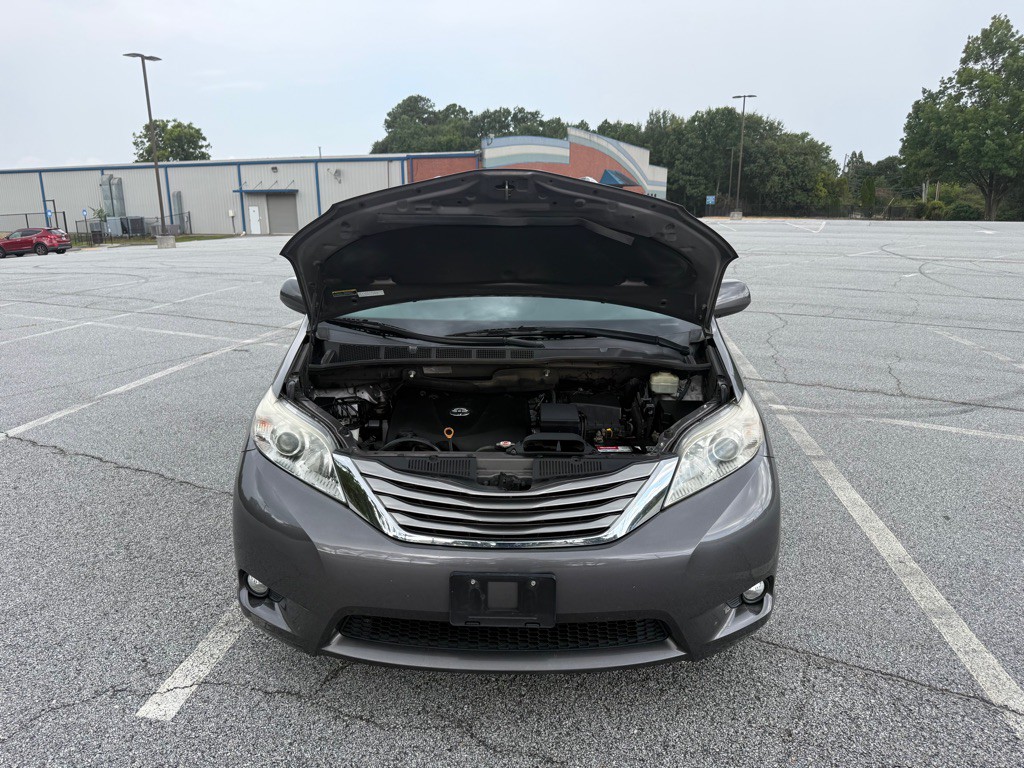 2017 Toyota Sienna Image 20