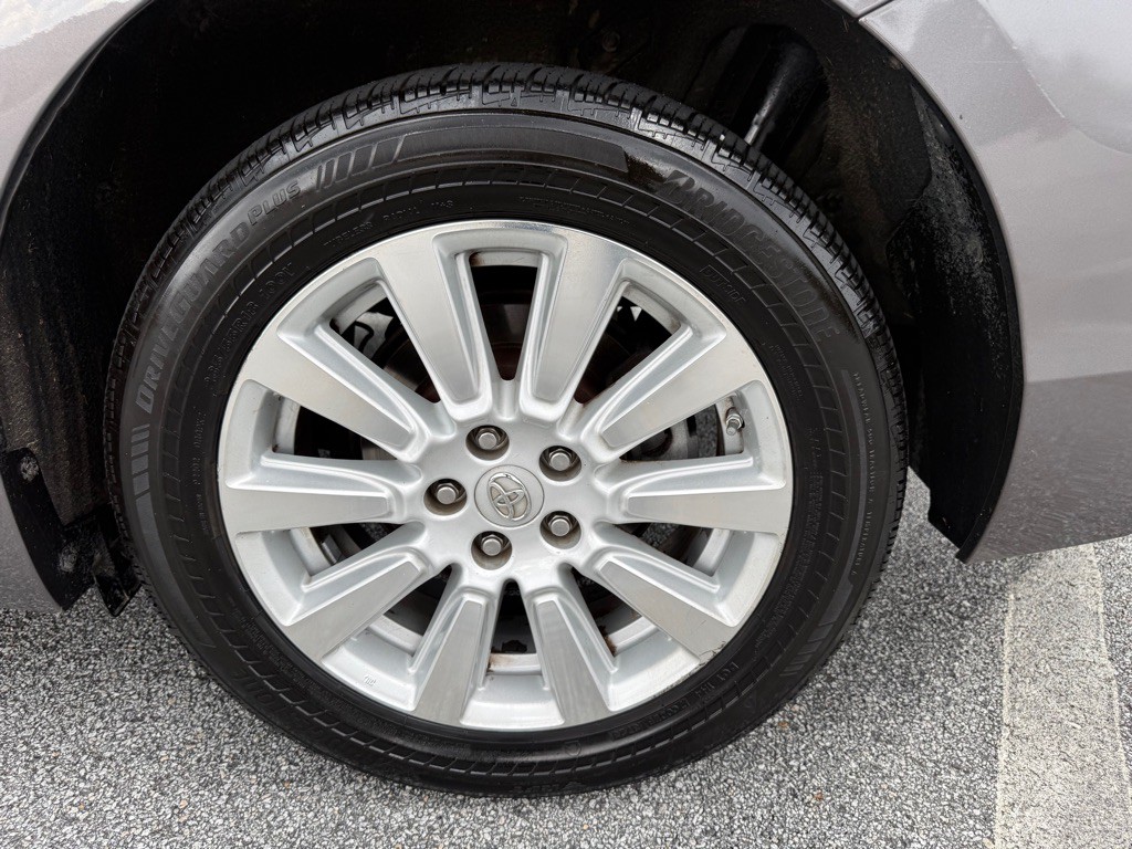 2017 Toyota Sienna Image 21