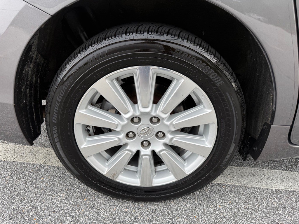 2017 Toyota Sienna Image 23