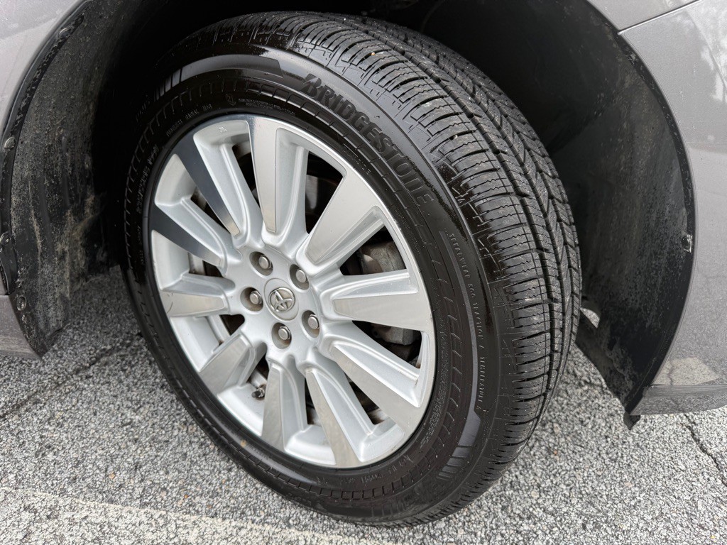 2017 Toyota Sienna Image 24