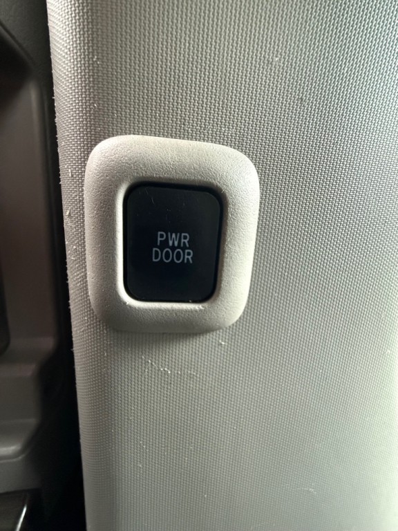 2017 Toyota Sienna Image 53