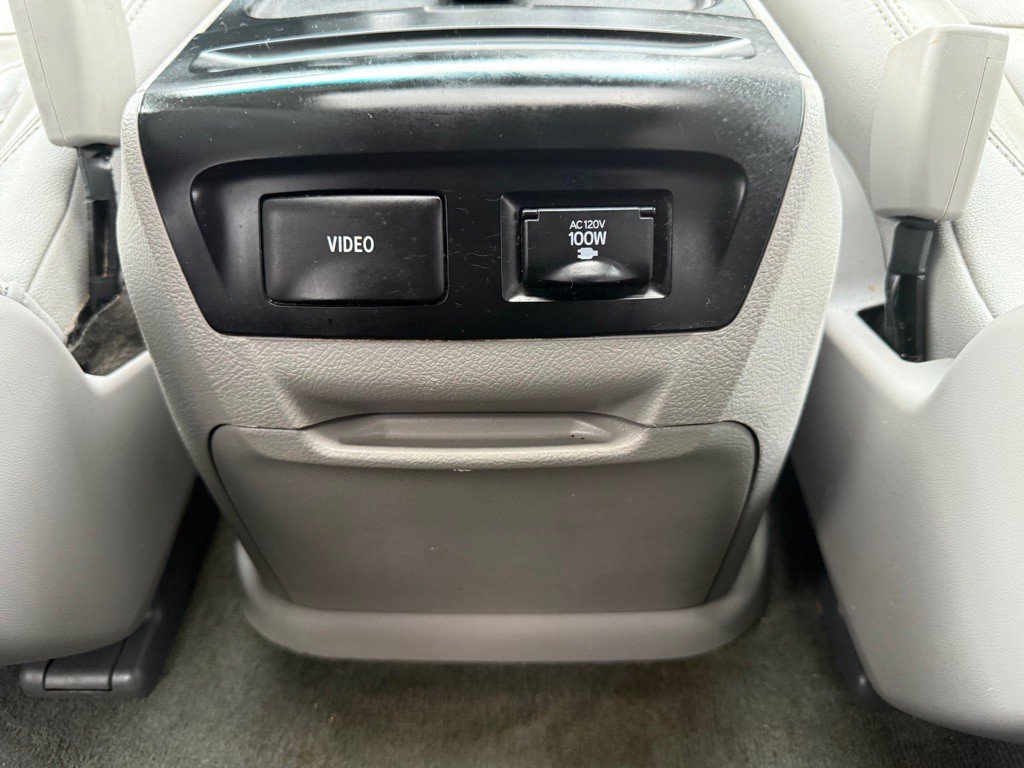 2017 Toyota Sienna Image 55