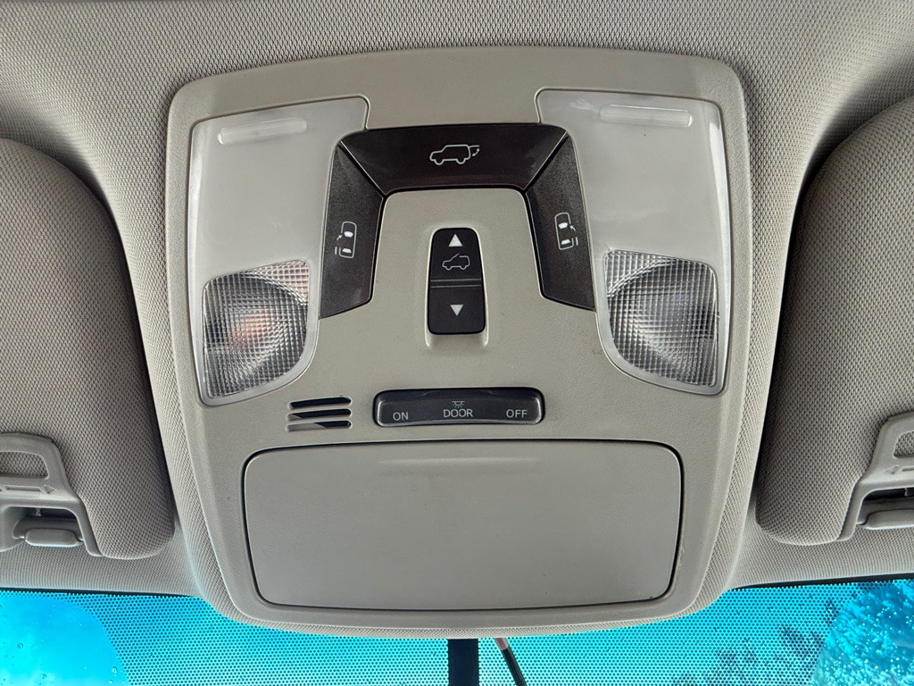 2017 Toyota Sienna Image 56