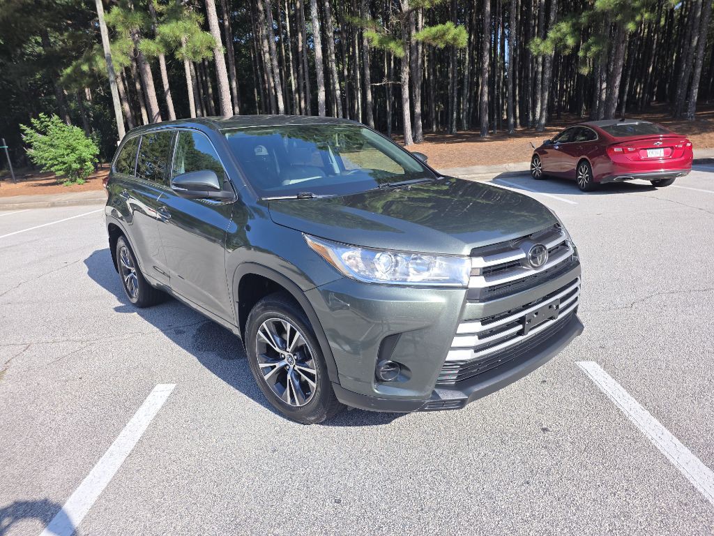 2017 Toyota Highlander Image 2