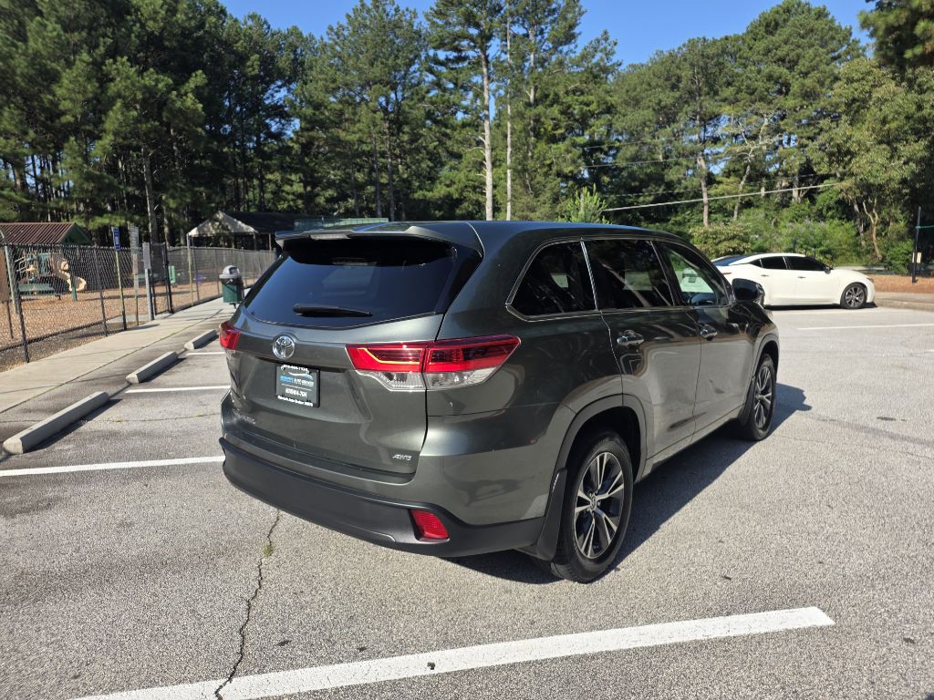 2017 Toyota Highlander Image 6