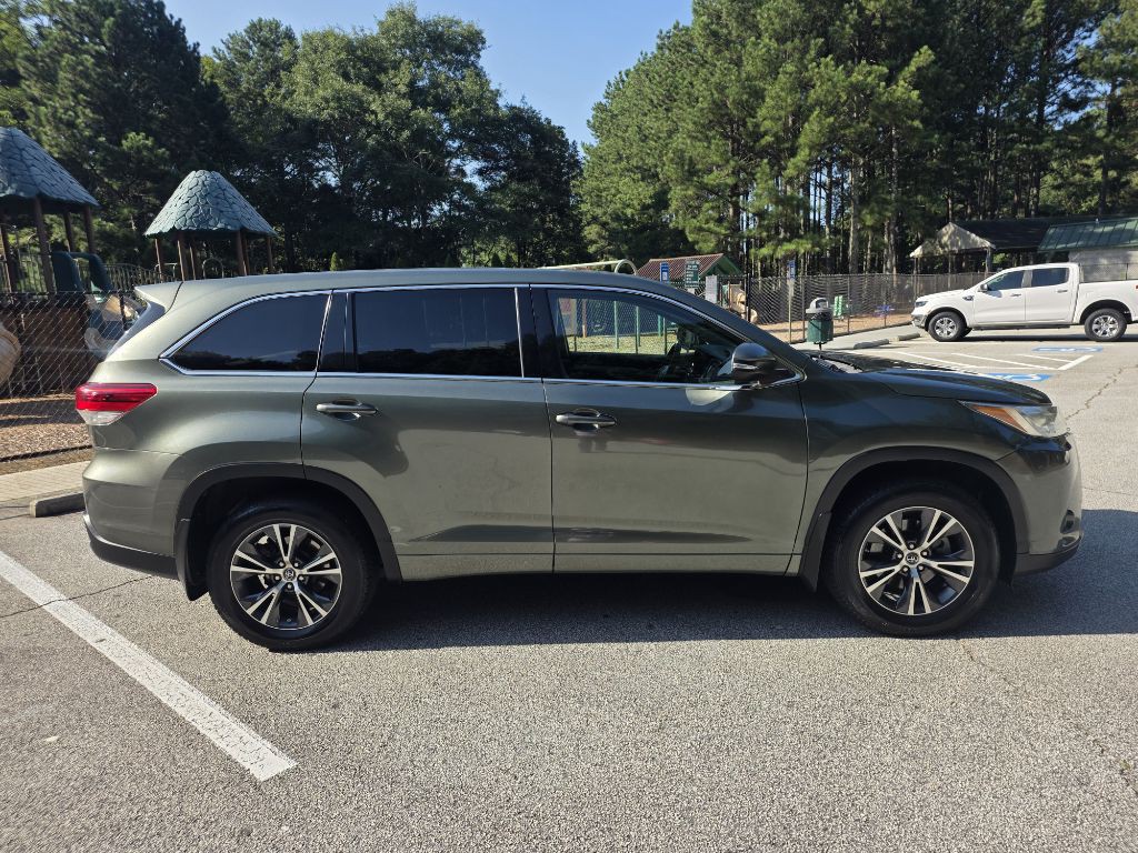 2017 Toyota Highlander Image 8