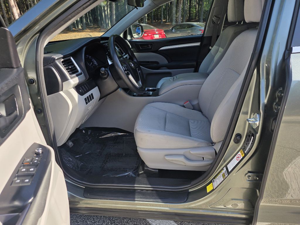 2017 Toyota Highlander Image 10
