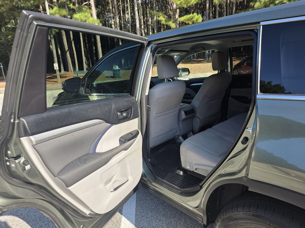 2017 Toyota Highlander Image 11