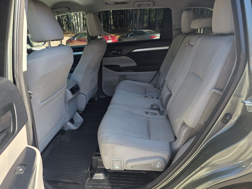 2017 Toyota Highlander Image 12