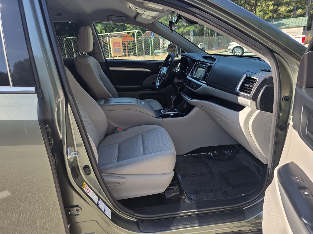 2017 Toyota Highlander Image 18