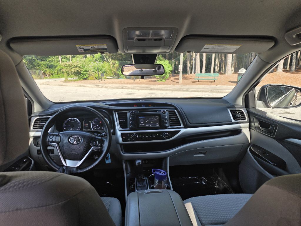 2017 Toyota Highlander Image 30
